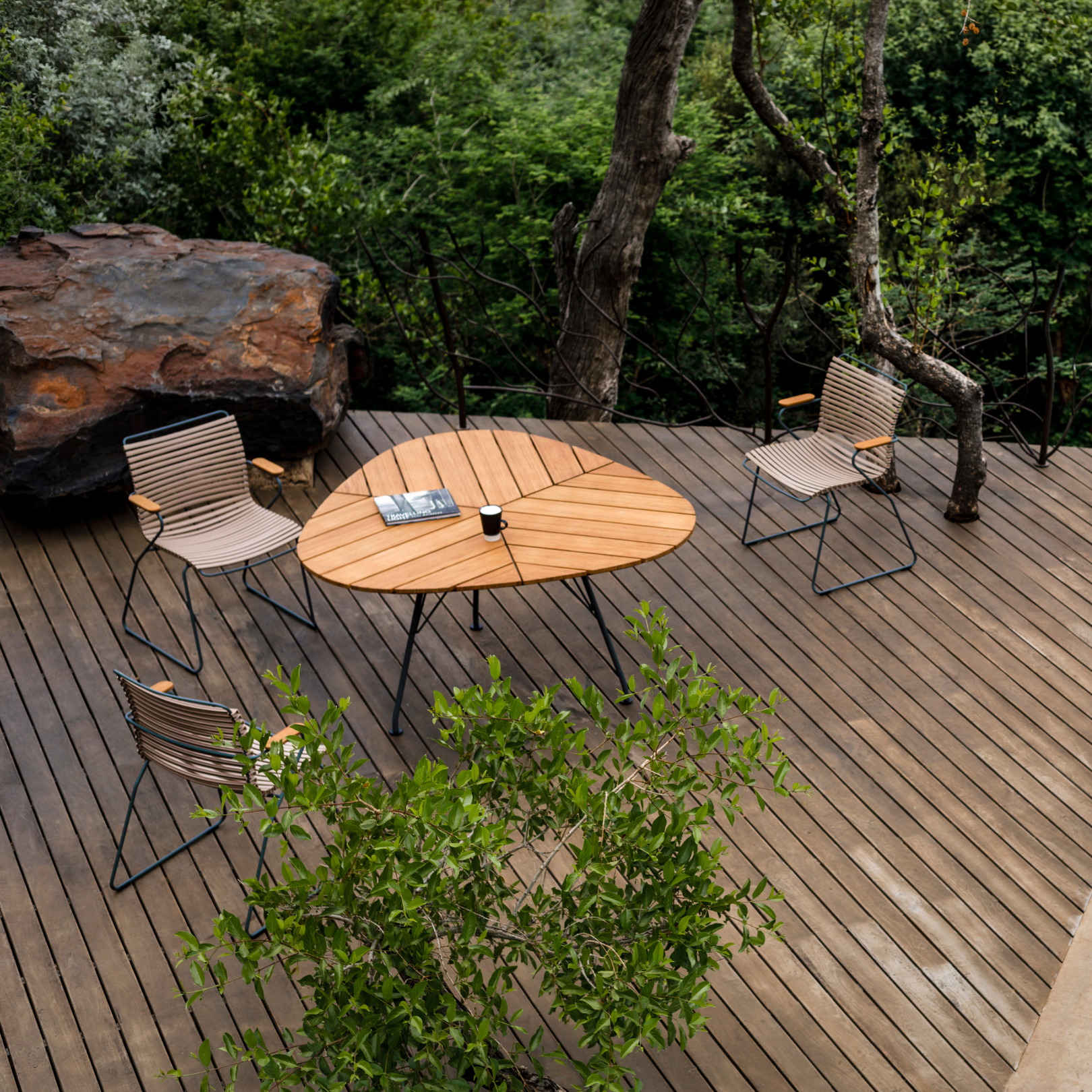 LEAF Dining Table